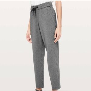 Lululemon On The Fly 7/8 pants in dark grey